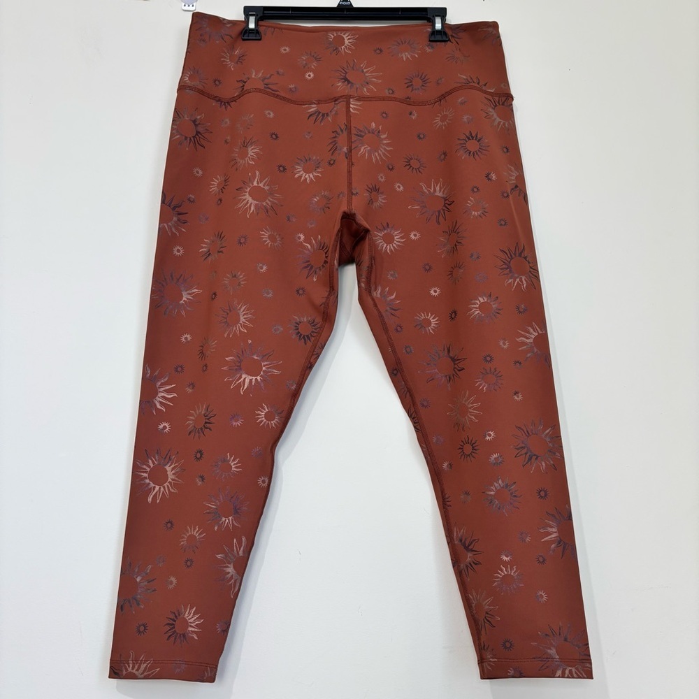 Beyond Yoga USA Plus 3X High Rise Stretch Foil Sun Print Pull on Midi Leggings